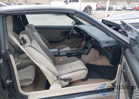 1984 Chevrolet Camaro из США, поврежденный, VIN 1G1AP87G9EL176268